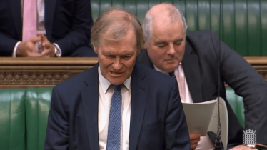 Sir David asks Parliamentary question on Plastic Pollution 